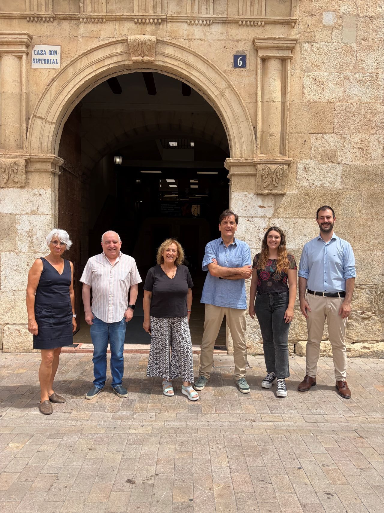 Andrea Viñes s’incorpora com a nova regidora a l’Ajuntament d’Alzira en substitució d’Andrés Gomis, i les seues àrees es redistribuïxen entre la resta de regidors