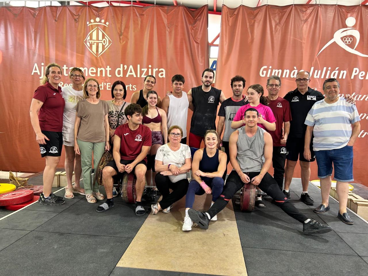 L’Associació de Gent Major d’Alzira i el Club d’Halterofília impulsen noves activitats esportives adaptades per fomentar un envelliment actiu