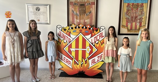 Ahir es presentaren en premsa les candidates que opten a convertir-se en fallera major infantil d’Alzira