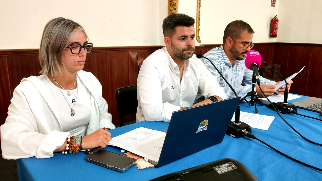 L’Alzira FS presenta l’últim fitxatge, Álex García i les samarretes en la seua assemblea de socis