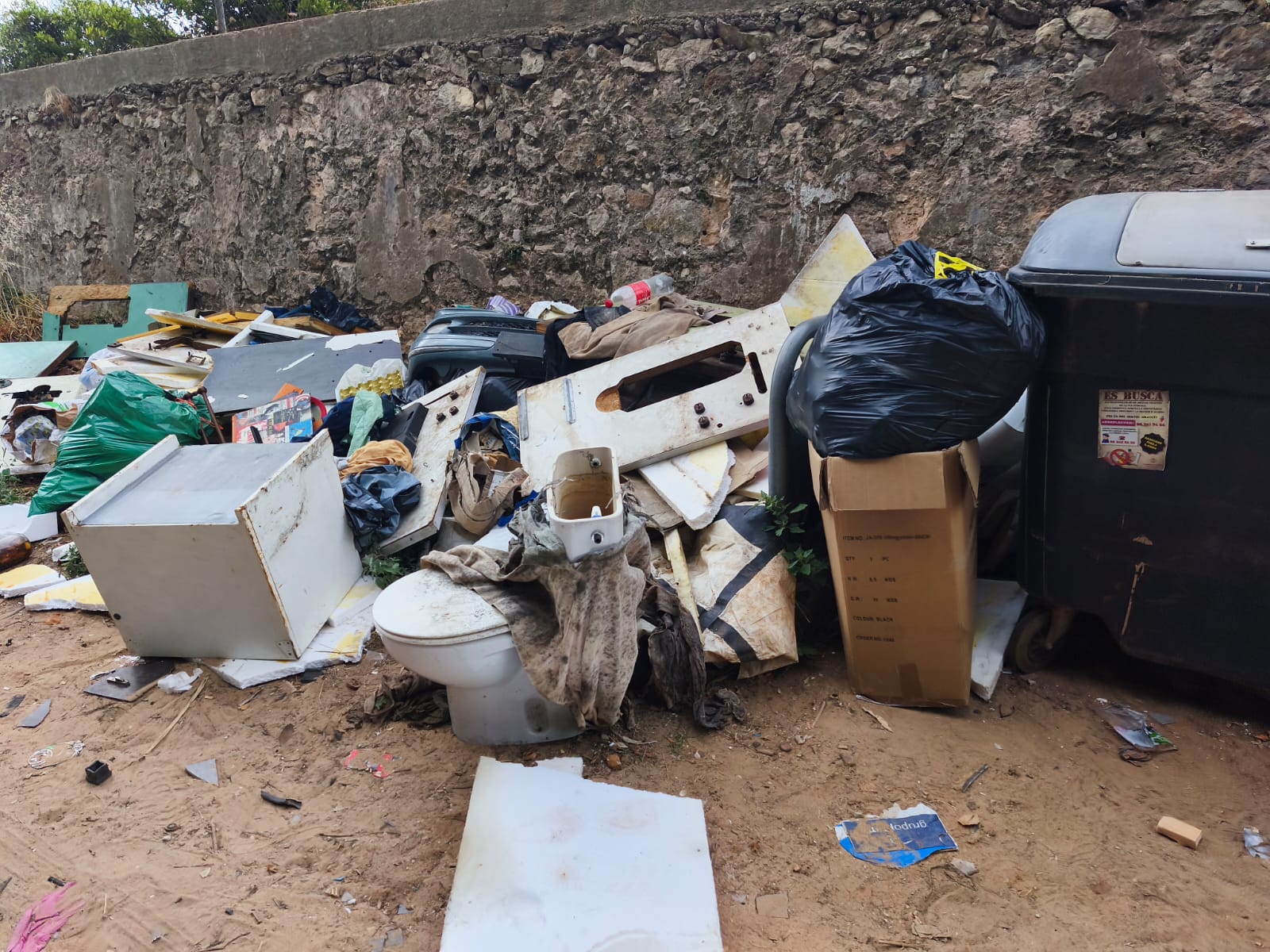 L’Ajuntament intensificarà la vigilància al camí de la Casella després de l’aparició d’un abocador incontrolat