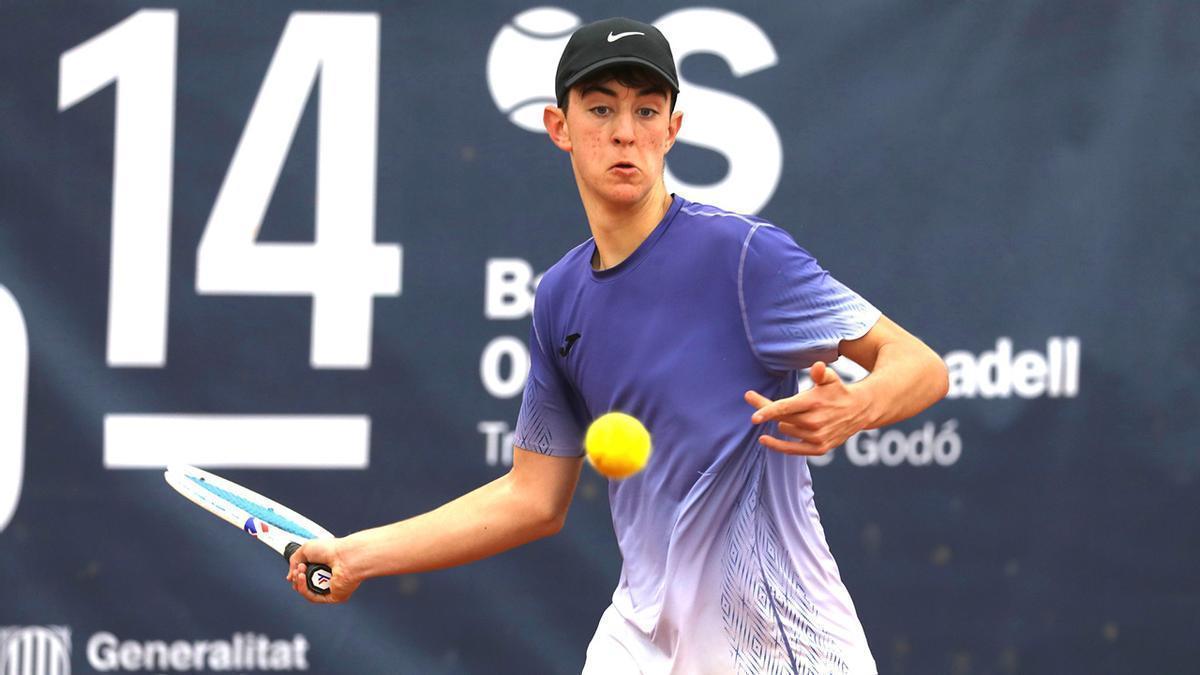 Adrián Ibáñez supera la segona ronda del campionat d’Espanya infantil de tenis