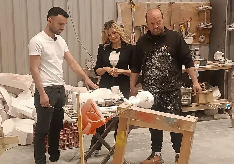 À Punt estrena “Entre els nostres” amb la història d’Alcides, un artista faller d’origen paraguaià que va començar una nova vida a la ciutat fa 21 anys