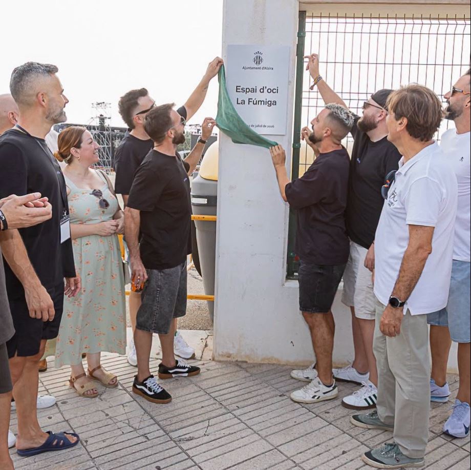 El recinte firal d’Alzira ja és oficialment l’Espai d’Oci La Fúmiga després del multitudinari últim concert del grup a la seua ciutat