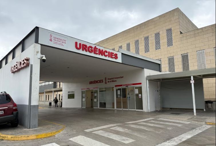 El Servei d’Urgències de l’Hospital de la Ribera denuncia una situació d’esgotament emocional extrem i reclama mesures urgents