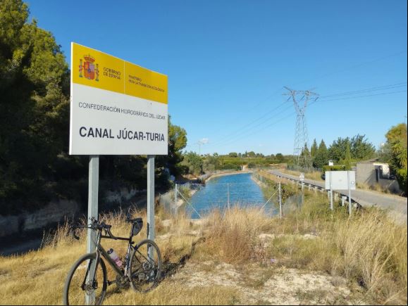 La Confederació Hidrogràfica del Xúquer alerta del perill de banyar-se al Canal Xúquer-Túria per les seues fortes corrents i la prohibició existent