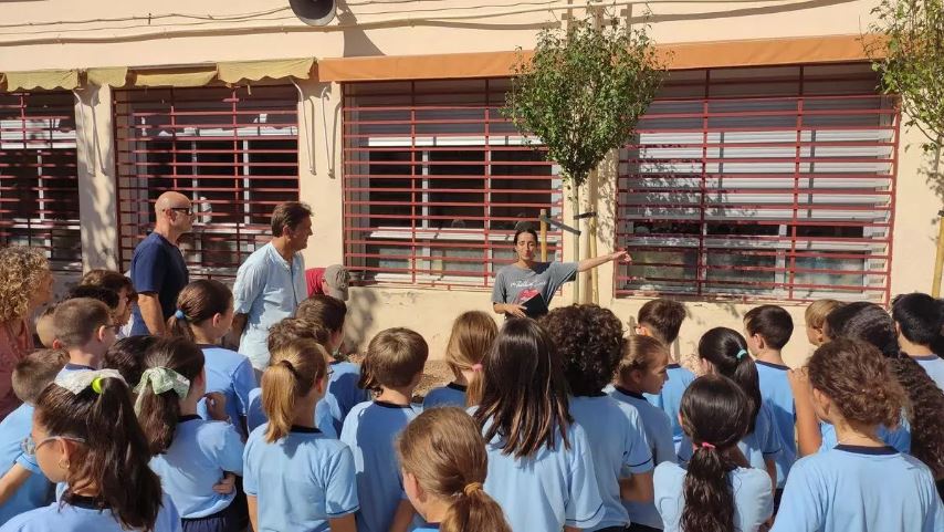 Intersindical Valenciana critica que els centres educatius d’Alzira hagen rebut els diners per climatitzar sense instruccions sobre com utilitzar-los