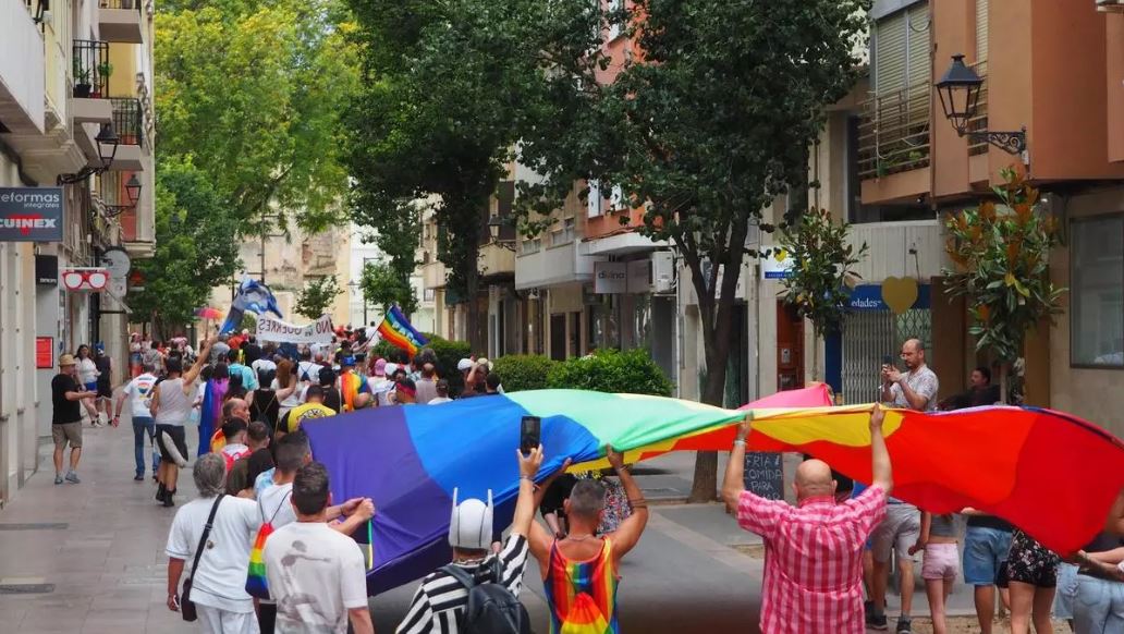 El ple de l’Ajuntament aprova el seu primer Pla Municipal LGTBIQ+ amb l’únic vot en contra de Vox