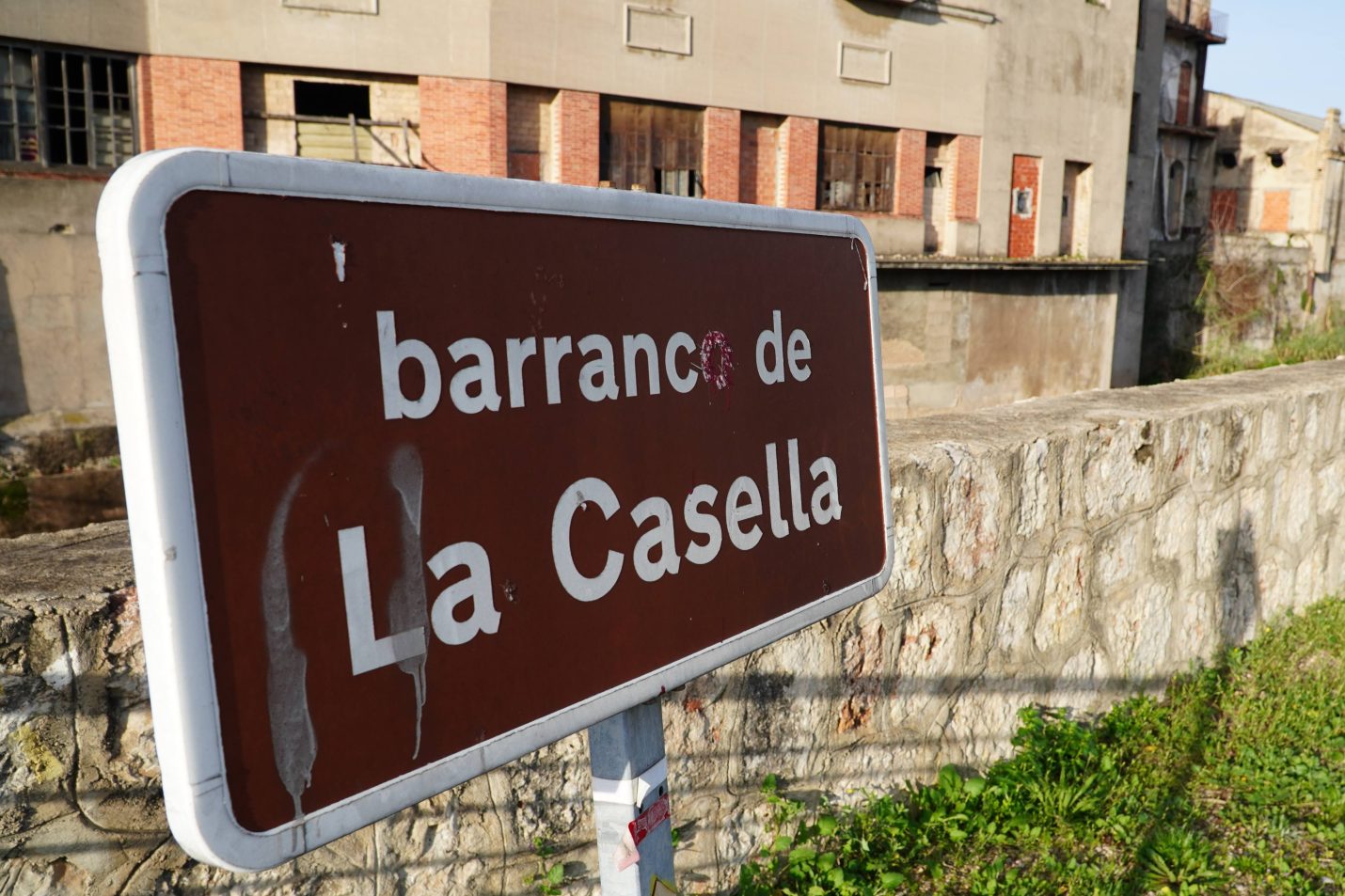 Alzira continua les obres de reforma del barranc de La Casella amb la preparació d’un nou pont i altres treballs que permetran reduir el risc de riuades