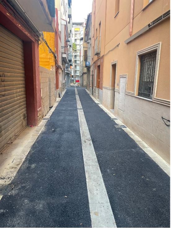 El carrer Sant Jaume torna a ser transitable després de la renovació de la xarxa d’aigua potable