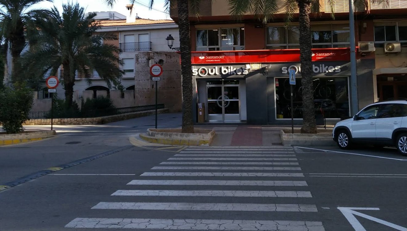 Roben 3 bicicletes elèctriques de muntanya per valor de més de 20.000€ a la tenda Soul Bikes d’Alzira, el segon robatori en menys d’un any