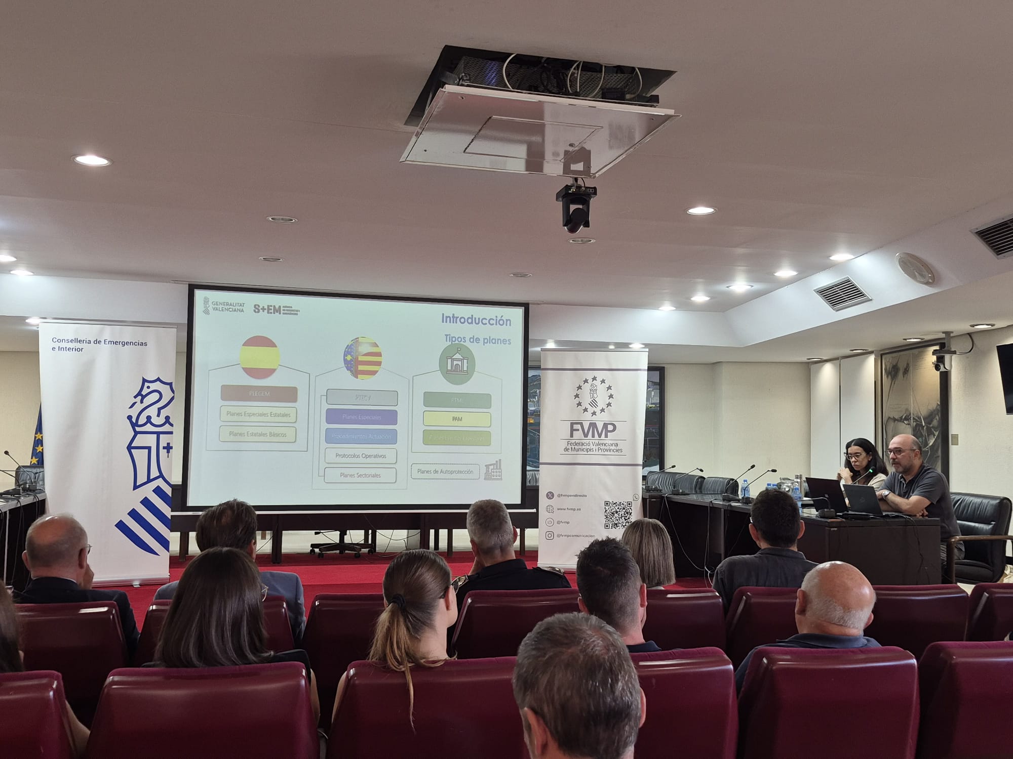 Alzira acull una jornada formativa sobre els plans de prevenció davant inundacions i altres emergències dirigida als tècnics i càrrecs municipals