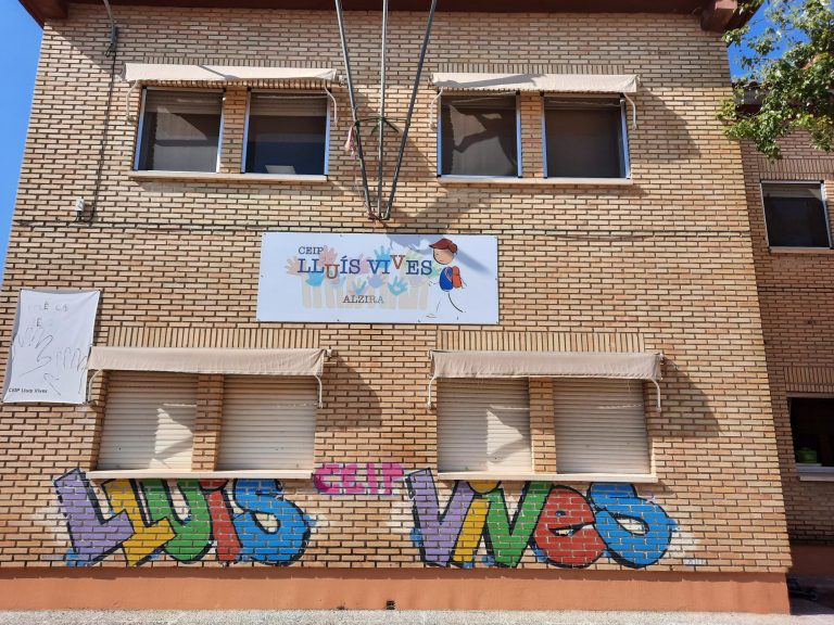 L’Ajuntament d’Alzira demana a la Conselleria que habilite una nova aula de sisé al col•legi Lluís Vives per a instal•lar tots els alumnes matriculats