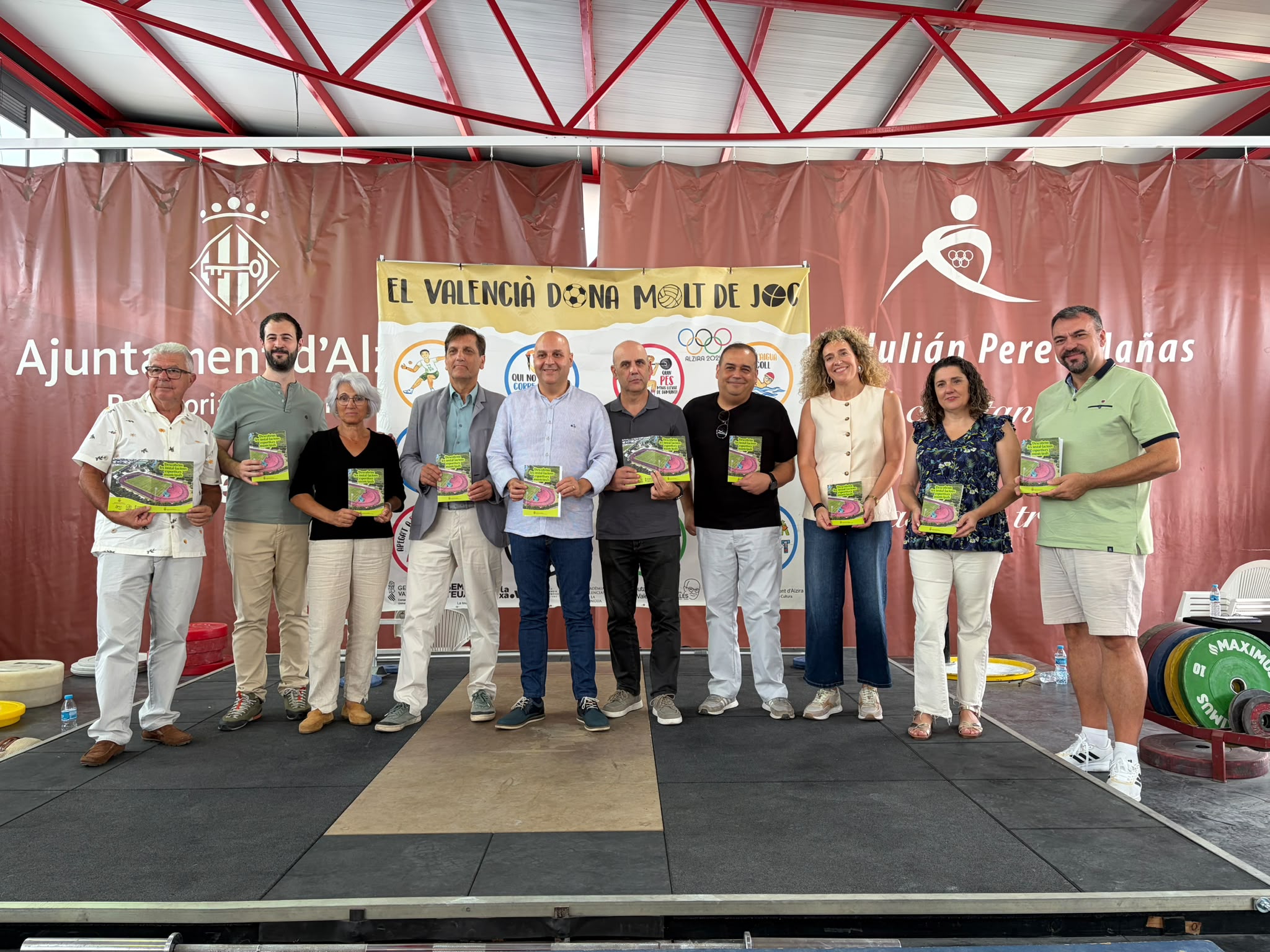 El professor Alfred Aranda presenta un nou llibret educatiu que unix l’esport i l’aprenentatge del valencià amb 57 exercicis