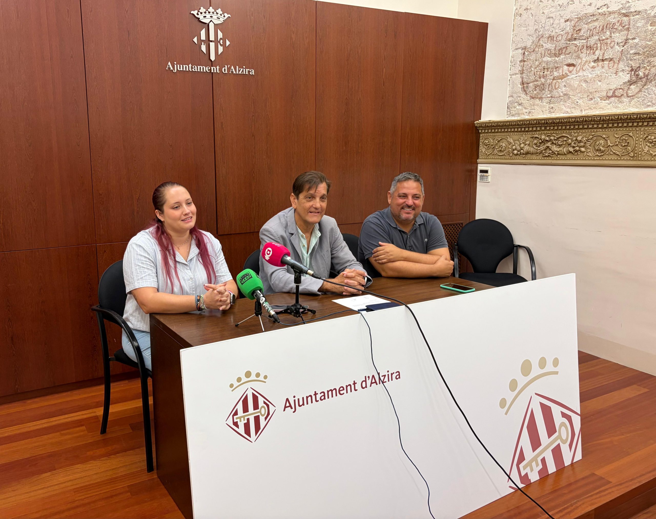 La iniciativa ‘PROJECTE GRANS’ instal·larà diversos bancs de plàstic reciclat gràcies a la col·laboració de l’Ajuntament d’Alzira, la Falla Sant Joan i CM Plastik