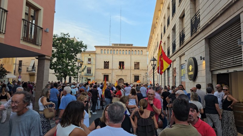 El PSPV-PSOE assenyala a la regidora del PP Luisa Castells per insults contra Pedro Sánchez a la concentració en solidaritat amb Ceuta