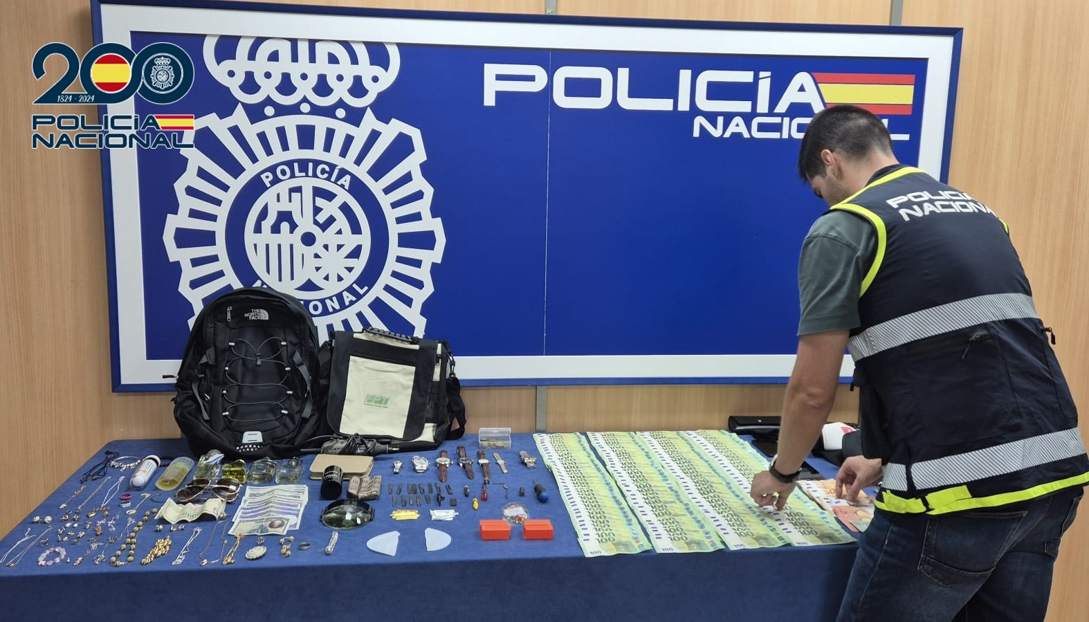 La Policia Nacional deté a una banda criminal amb antecedents a Alzira especialitzada en robatoris en domicilis amb la tècnica del ‘impresioning’