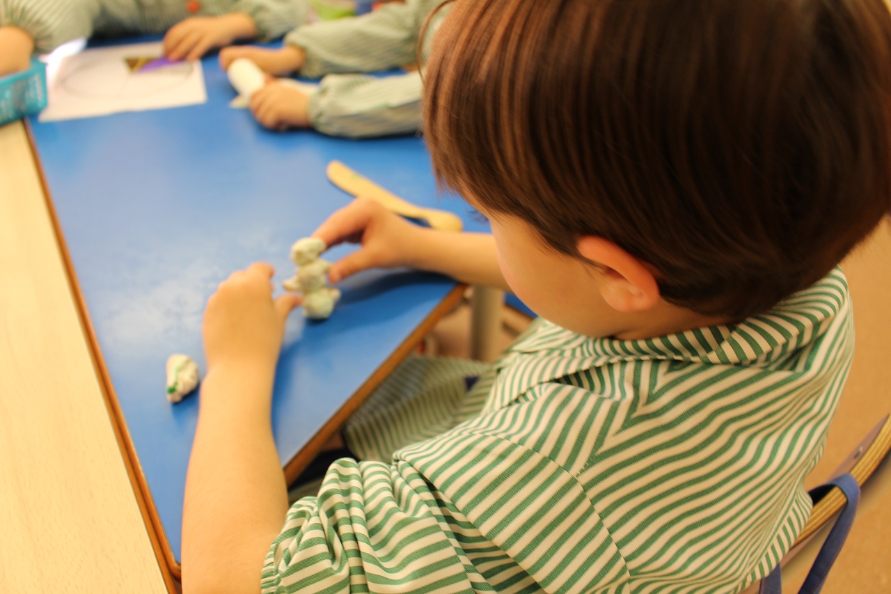 Les famílies amb xiquets i xiquetes autistes afronten amb dificultats les vacances i la tornada a la rutina pels canvis d’ambient i horaris