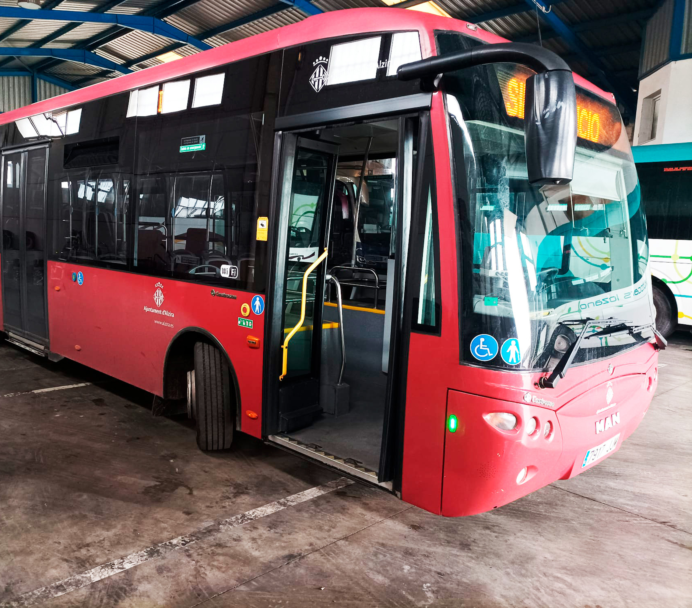 Alzira oferirà transport públic gratuït als menors de 25 anys i majors de 65 anys i preus reduïts per a la resta d’usuaris