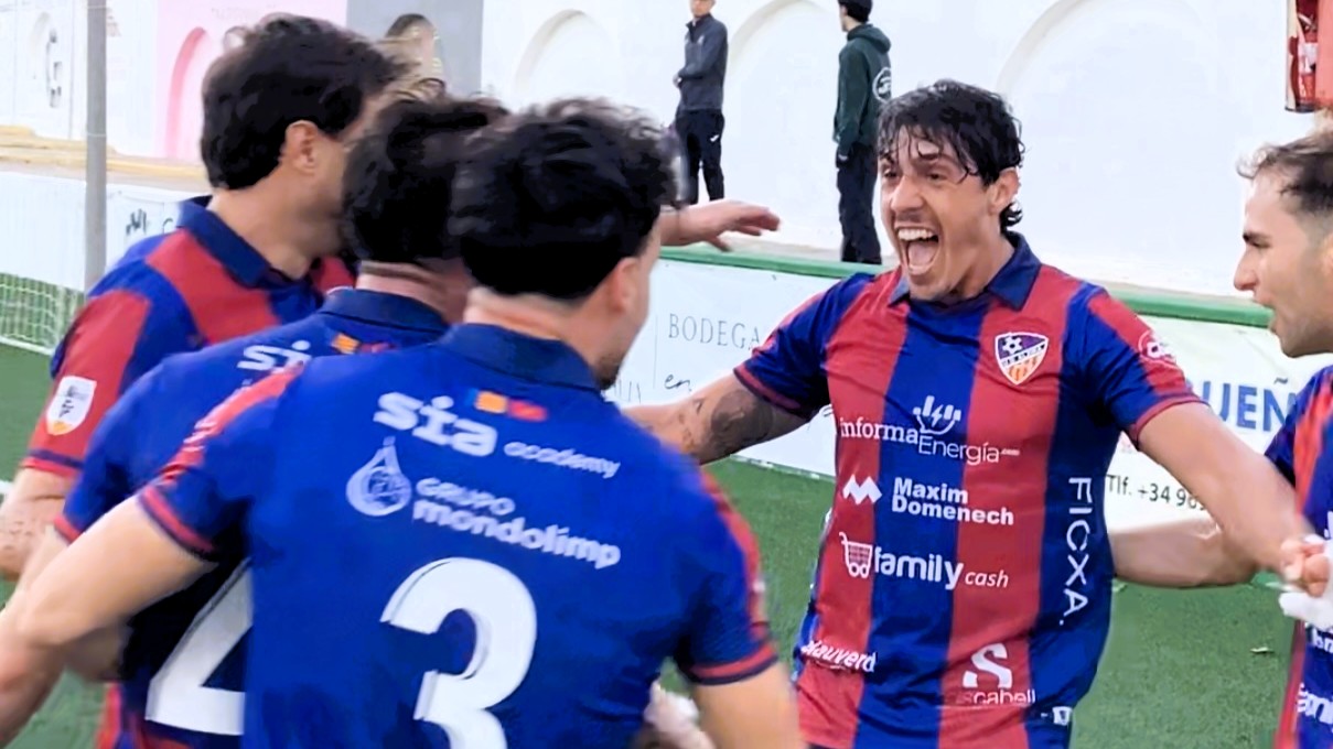La UD guanya clarament el Novelda per 1-3 i es posa a dos punts del líder