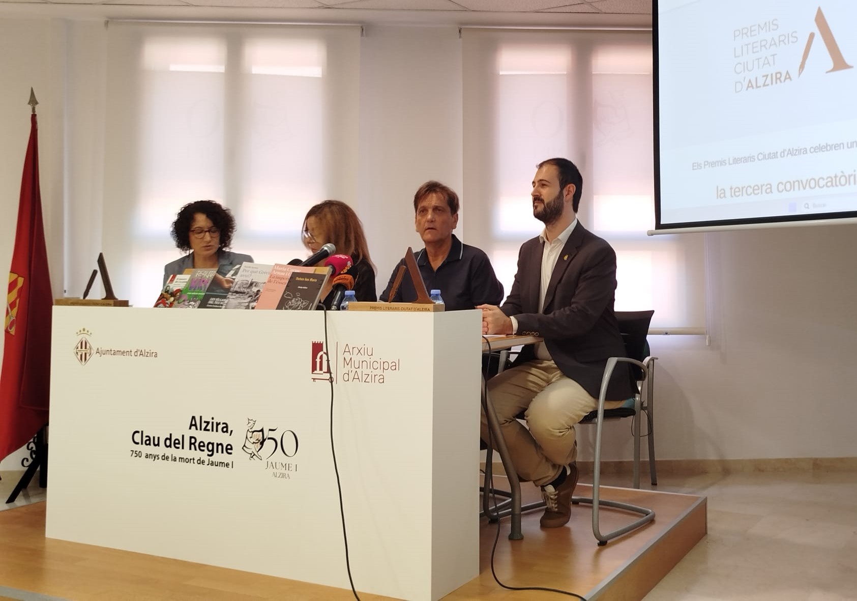 L’Ajuntament d’Alzira i Bromera presenten els nominats al Premi Didín Puig dels Premis Literaris i les Jornades Culturals Ciutat d’Alzira 2026